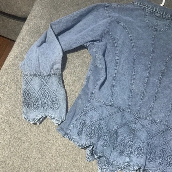 Large 100% Cotton Blue Denim Button-Up Shirt Boho tribal vibes super cute - Picture 17 of 17